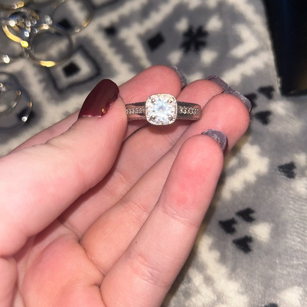 Moment Wish Engagement Ring
Size 9
Silver Moissanite Diamond